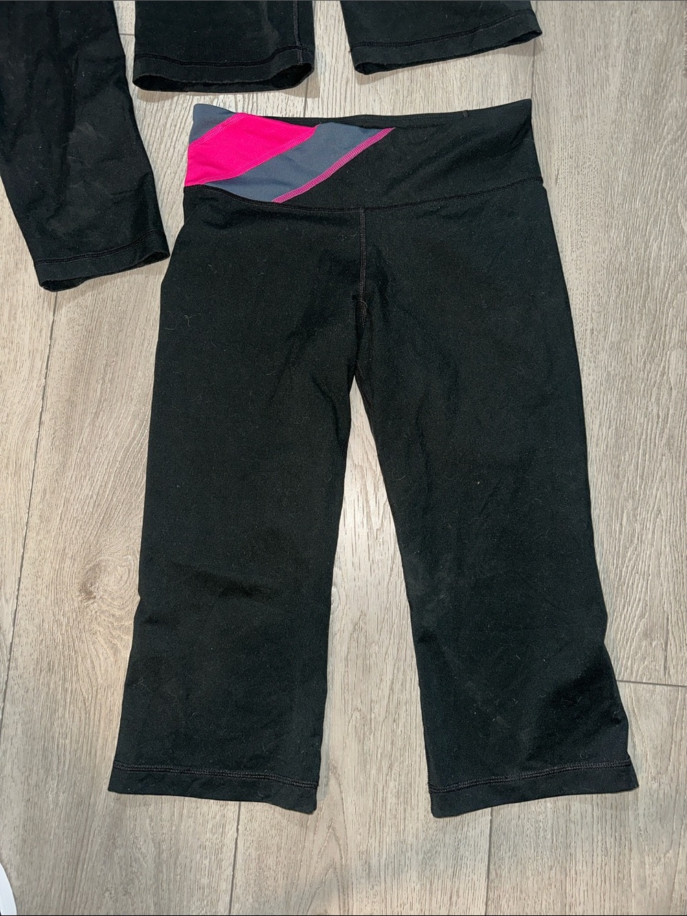 Under amour Black Active Leggings pink, teal and black size medium (3) - Picture 2 of 9